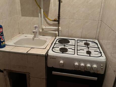 Продаётся 3-комнатная квартира в старом фонде, Lökbatan, 54 м², 109 500 AZN, фото 4 / 5