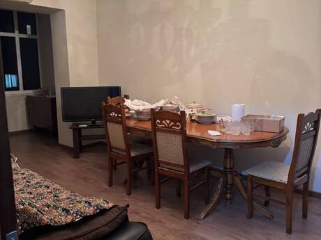 3 otaq · 75 m² · 4/5 mərtəbə, Elmlər Akademiyası