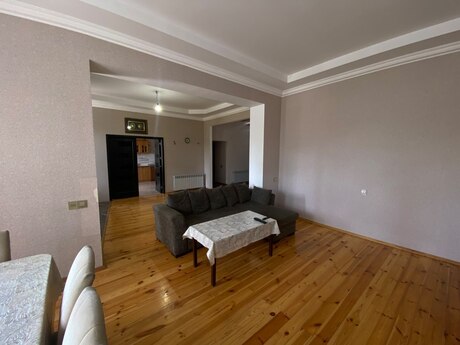 7 otaq · 400 m²