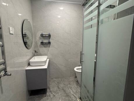 1-room new-build apartment for rent in West Town residence, 85 m², 900 AZN/mo, photo 5 / 6