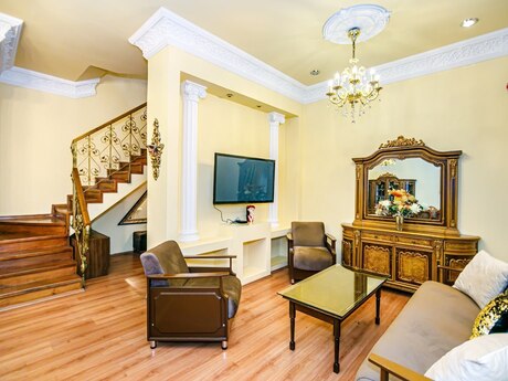 Sahildə 4 otaqlı köhnə tikili mənzil kirayə verilir, 160 m², 1 500 AZN/ay, şəkil 2 / 12