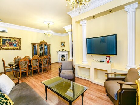 Sahildə 4 otaqlı köhnə tikili mənzil kirayə verilir, 160 m², 1 500 AZN/ay, şəkil 3 / 12