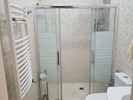 Şah İsmayıl Xətaidə 2 otaqlı yeni tikili mənzil kirayə verilir, 70 m², 1 300 AZN/ay, şəkil 3 / 8