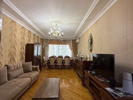 3 otaq · 125 m² · 7/10 mərtəbə, Məhəmməd Hadi küç.