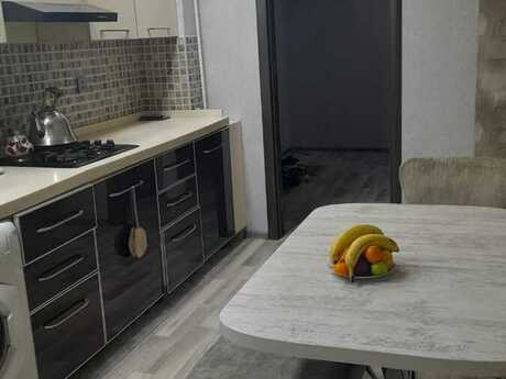 Yeni Günəşlidə 4 otaqlı köhnə tikili mənzil satılır, 100 m², 204 000 AZN, şəkil 5 / 12