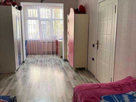 4 otaq · 100 m² · 4/5 mərtəbə, Bakıxanov