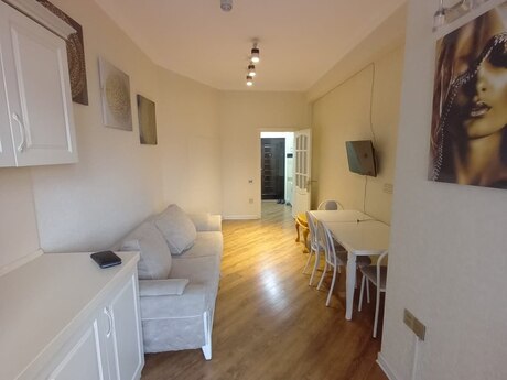 8-ci mikrorayonda 2 otaqlı yeni tikili mənzil kirayə verilir, 60 m², 700 AZN/ay, şəkil 2 / 10