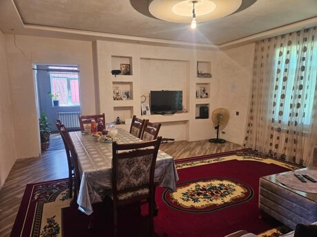 Qaraçuxurda 4 otaqlı həyət evi satılır, 140 m², 110 000 AZN, şəkil 2 / 11