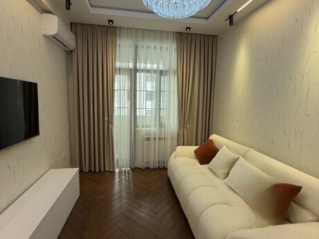 2 otaqlı mənzil, 72 m², Renessans Palace, 1 500 AZN