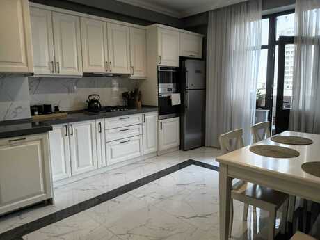 3-room new-build apartment for rent in Şah İsmayıl Xətai, 157 m², 1 600 AZN/mo, photo 3 / 12