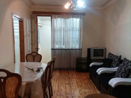 İnşaatçılarda 2 otaqlı köhnə tikili mənzil kirayə verilir, 70 m², 600 AZN/ay, şəkil 2 / 12