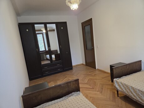 4-room old-build apartment for rent in Elmlər Akademiyası, 110 m², 1 000 AZN/mo, photo 4 / 12