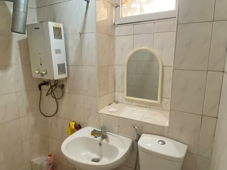 Bakıxanovda 2 otaqlı köhnə tikili mənzil kirayə verilir, 45 m², 350 AZN/ay, şəkil 3 / 12