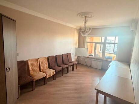 Bakıxanovda 3 otaqlı köhnə tikili mənzil satılır, 85 m², 230 000 AZN, şəkil 2 / 12