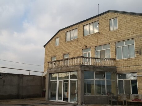 8 otaq · 1 000 m²