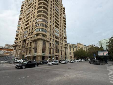 28 Mayda 4 otaqlı yeni tikili mənzil satılır, 160 m², 650 000 AZN, şəkil 2 / 12
