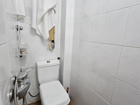 M.Ə.Rəsulzadədə 1 otaqlı köhnə tikili mənzil satılır, 40 m², 80 000 AZN, şəkil 4 / 5
