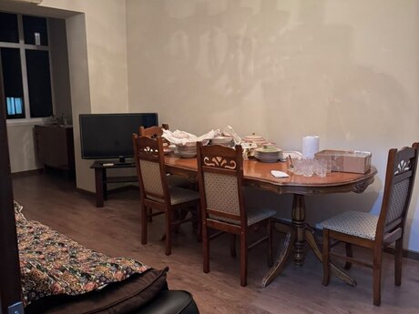 Сдаётся 3-комнатная квартира в старом фонде, Elmlər Akademiyası, 80 м², 900 AZN/мес, фото 2 / 12
