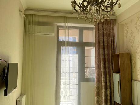 1 otaq · 40 m² · 10/17 mərtəbə, Triumph Palace