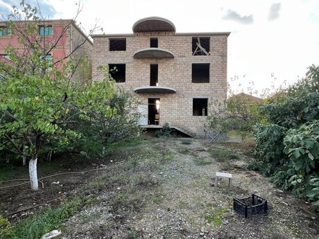 7 otaqlı ev, 300 m², Savalan, 125 000 AZN