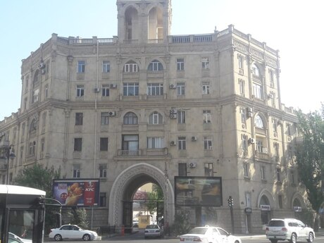 3 otaq · 80 m² · 3/4 mərtəbə, 28 May küçəsi