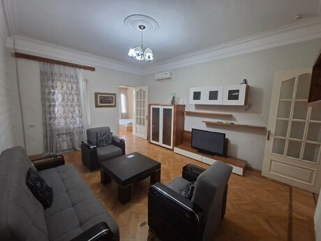 28 Mayda 3 otaqlı köhnə tikili mənzil satılır, 80 m², 268 000 AZN, şəkil 3 / 12