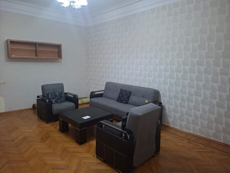 28 Mayda 3 otaqlı köhnə tikili mənzil satılır, 80 m², 268 000 AZN, şəkil 4 / 12
