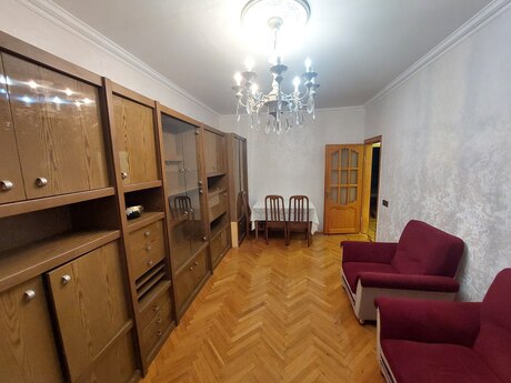 8-ci mikrorayonda 3 otaqlı köhnə tikili mənzil kirayə verilir, 85 m², 700 AZN/ay, şəkil 5 / 12