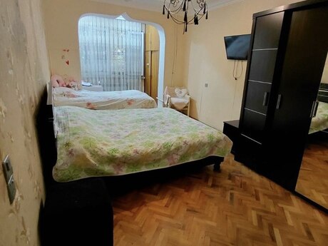 Azadlıq Prospektidə 4 otaqlı köhnə tikili mənzil satılır, 90 m², 255 000 AZN, şəkil 4 / 11