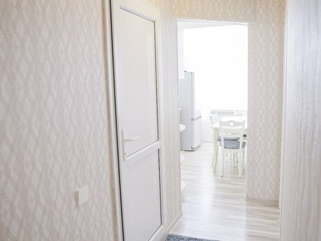 Qurtuluş 93 kompleksində 2 otaqlı yeni tikili mənzil satılır, 46,3 m², 79 000 AZN, şəkil 3 / 12