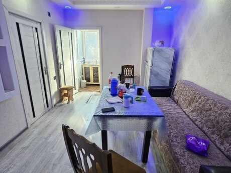 Azadlıq Prospektidə 2 otaqlı köhnə tikili mənzil satılır, 43 m², 112 000 AZN, şəkil 2 / 12