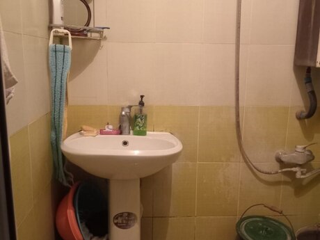 Bakıxanovda 3 otaqlı köhnə tikili mənzil satılır, 75 m², 150 000 AZN, şəkil 2 / 12