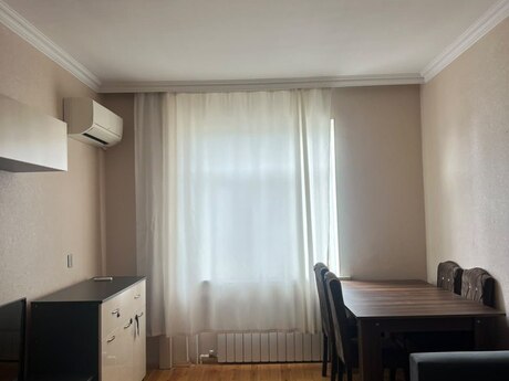 2 otaqlı mənzil, 70 m², Elmlər Akademiyası, 700 AZN