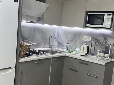 Şah İsmayıl Xətaidə 2 otaqlı yeni tikili mənzil kirayə verilir, 50 m², 800 AZN/ay, şəkil 3 / 5