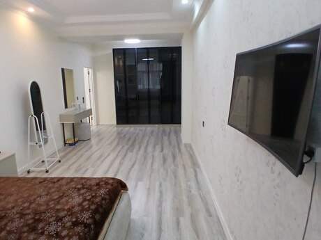 3-room new-build apartment for rent in Bakıxanov, 100 m², 800 AZN/mo, photo 4 / 10