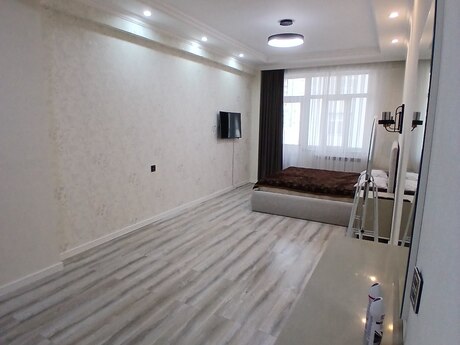 3-room new-build apartment for rent in Bakıxanov, 100 m², 800 AZN/mo, photo 2 / 10