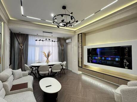 3 otaqlı mənzil, 135 m², Salatın Əsgərova küçəsi, 650 000 AZN