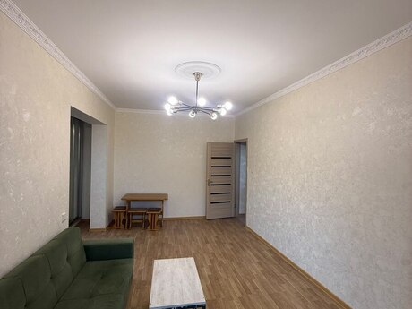 8-ci mikrorayonda 2 otaqlı köhnə tikili mənzil kirayə verilir, 50 m², 550 AZN/ay, şəkil 4 / 11