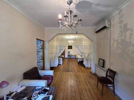 Azadlıq Prospektidə 2 otaqlı köhnə tikili mənzil satılır, 75 m², 175 000 AZN, şəkil 3 / 12