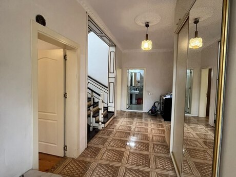 6 otaq · 250 m² · 1/1 mərtəbə, Binə