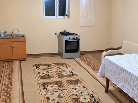 Badamdarda 2 otaqlı həyət evi kirayə verilir, 45 m², 220 AZN/ay, şəkil 2 / 3