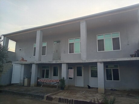 8 otaq · 160 m²