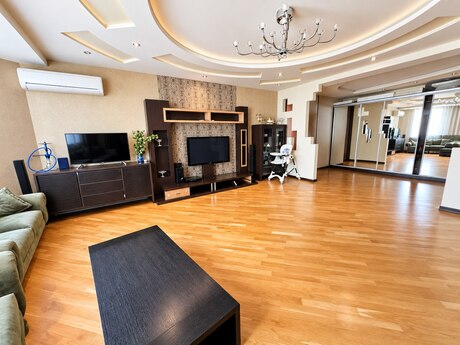 28 Mayda 4 otaqlı yeni tikili mənzil satılır, 156 m², 400 000 AZN, şəkil 2 / 12