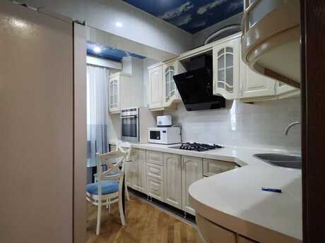 Продаётся 5-комнатная квартира в старом фонде, 8-ci mikrorayon, 120 м², 340 000 AZN, фото 5 / 12