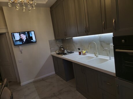 5 otaq · 180 m²