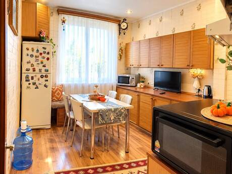 28 Mayda 4 otaqlı köhnə tikili mənzil satılır, 110 m², 3 350 000 AZN, şəkil 2 / 5