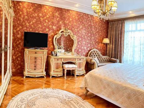 28 Mayda 4 otaqlı köhnə tikili mənzil satılır, 110 m², 3 350 000 AZN, şəkil 3 / 5