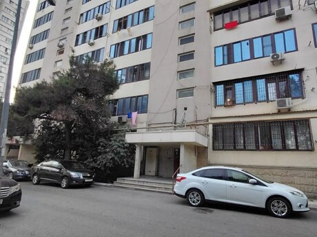 3 otaq · 100 m² · 1/9 mərtəbə, Azadlıq Prospekti