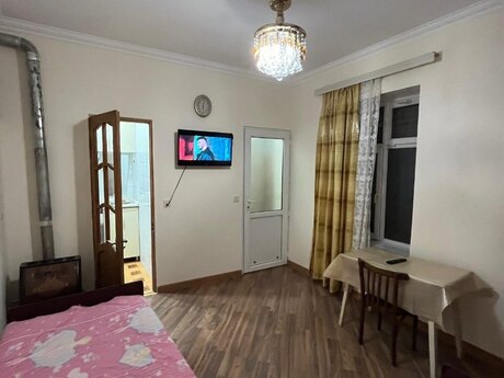 1 otaqlı ev, 25 m², M.Ə.Rəsulzadə, 350 AZN