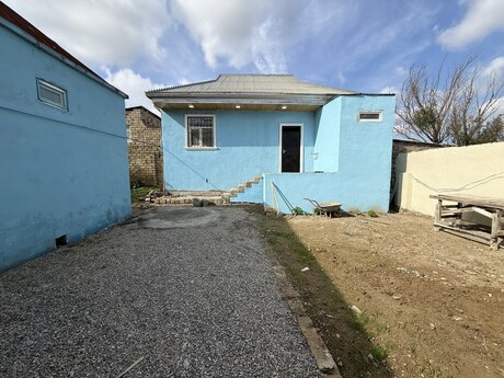 3 rooms · 300 m²